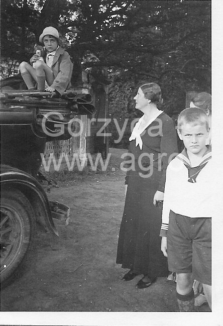 1935 circa Klara-A. v.K, dzieci i auto, od LvK 2011-08-19